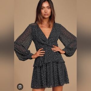 LULU'S Black Floral print Long Sleeve Twist- Front  Mini Dress Small